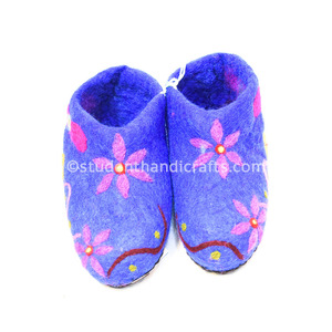 รองเท้าทำจากผ้าขนสัตว์ ผ้าห่มขนปะการังแสนสบาย ชุดผลิตภัณฑ์ - Product Image 1