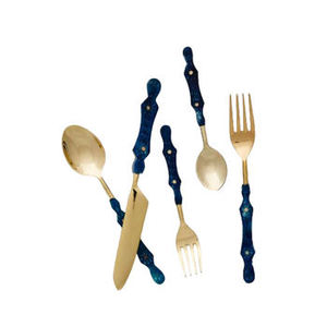 Ensemble de cuillères en métal élégantes avec poids équilibré, parfaites pour la cuisine, la salle à manger et le service en restaurant - Product Image 6