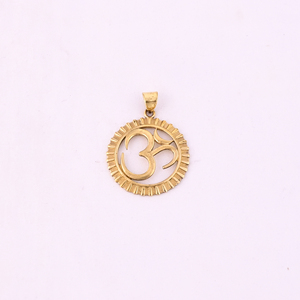Colgante de Latón Chapado en Oro con Símbolo Religioso OM Aum Ohm, Tamaño 40x35MM, Moderno y Unisex - Product Image 1