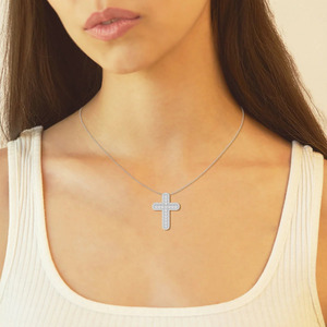 Collar con Colgante de Cruz de Diamantes Cultivados en Laboratorio con Pavé de Oro Blanco - Product Image 2