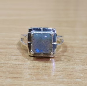 <b>Labradorite</b> Gemstone <b>Ring</b> for Unisex in 925 Sterling Silver (3.1 Grams) Trendy Look Fashion <b>Rings</b> - Product Image 2