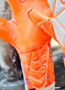 Guantes de portero profesionales Super Soft Grip, espuma de látex alemana de 4 mm, cierre de gancho y bucle, diseño híbrido, inyección 3D con Ako - Product Image 2