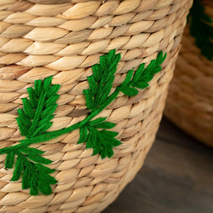 Panier de rangement multifonction en jacinthe d'eau brodée à la main, écologique, avec poignées, nouveau design, article le plus vendu - Product Image 3