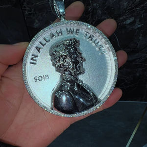 Pendentif médaillon Abraham Lincoln glacé en Moissanite VVS avec chaîne à maillons, Tendance, Meilleure Vente, Promotion, Hip Hop Bling, Luxe, Article d'exception - Product Image 1