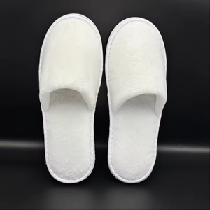 GlobeLink Pantoufles d'hôtel jetables à bout fermé en polaire corail, les plus vendues - Product Image 2