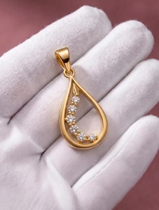 Colgante delicado de circonita en forma de lágrima, plata de ley 925 con baño de oro vermeil, colgante abierto tipo gota, colgante minimalista con piedra preciosa para collar. - Product Image 6