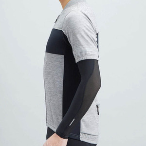 Manguitos de compresión profesionales unisex personalizados para béisbol y baloncesto con tela anti-UV ecológica - Product Image 6