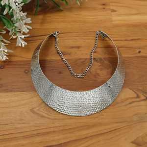 Collar Choker Ancho de Acero Inoxidable Dorado y Plateado para Mujer |   Collar llamativo con diseño martillado |   Joyería de Moda al por Mayor - Product Image 3