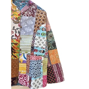 Vente en gros de veste indienne matelassée en coton multi-patchwork faite à la main Jaipuri Vintage en coton Kantha réversible sans manches en coton - Product Image 3