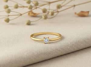 Anillo de Boda Apilable para Mujer, Hecho a Mano, Oro 10k, Diseño Minimalista Moderno, con Diamante VVS1 Cultivado en Laboratorio y Engaste de Puntas - Product Image 5