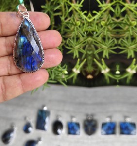 Top Fashion Premium Qualité Naturel Labradorite Gemme Pendentif À Facettes Véritable Cristal Agate En Gros - Product Image 5