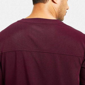 Tela transpirable de alta calidad, perfecta para largas jornadas de trabajo en hospitales y clínicas. Uniforme quirúrgico unisex con logotipo personalizado y talla a medida. - Product Image 6