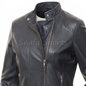 Chaqueta de cuero elegante para mujer, atuendo moderno y a la moda diseñado para una personalidad segura de sí misma y un look urbano audaz para el día a día. - Product Image 3