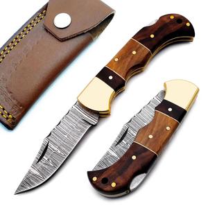 Couteau pliant en acier Damas avec verrouillage arrière, manche en bois, embout en laiton et étui – Couteau de poche EDC pour camping et chasse OEM/ODM - Product Image 1