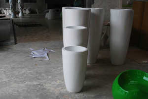 Pot de fleurs moderne en céramique, style seau, couleur roche, écologique, léger et durable pour usage intérieur/extérieur - Product Image 3