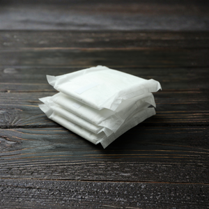 Serviettes hygiéniques de nuit ailées Laurierr longues 30 cm, absorbantes, protection contre les fuites abondantes, produits d'hygiène en gros - Product Image 3