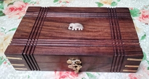 Boîte de rangement en bois faite à la main avec serrure métallique, organiseur rustique pour la décoration du salon - Product Image 2