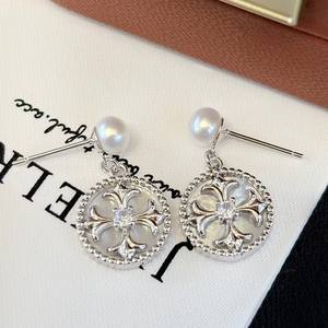 Boucles d'oreilles en perles d'eau douce de style palais rétro européen et américain, bijoux à perles pendantes de style occidental - Product Image 1