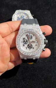 Reloj de diamantes Moissanite con corte redondo y medio engaste de diamantes, con correa negra, para hombre. - Product Image 2