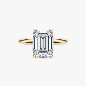 Anillo de compromiso de oro amarillo de 14 quilates con diamante de corte esmeralda cultivado en laboratorio y halo oculto para mujer - Product Image 1