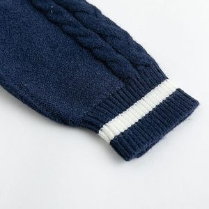 เสื้อคาร์ดิแกนคอวีระบายอากาศได้ดีสำหรับผู้ชาย เนื้อผ้านุ่มลายทางสไตล์วาร์ซิตี้ ให้ความสบายยาวนาน - Product Image 4