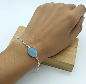 สร้อยข้อมือหยดน้ำสีฟ้าแคลซิโดนี เงินแท้ 925 ชุบทอง 14K ดีไซน์เรียบหรู สไตล์โบโฮ ของขวัญเครื่องประดับประจำเดือนธันวาคม - Product Image 3