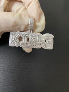 Collar con Colgante de Letra Personalizado para Hombre, Plata de Ley 925, Moissanita con Corte Brillante y Engaste de Bisel |   Anillo llamativo con diseño de hielo para cadera - Product Image 4