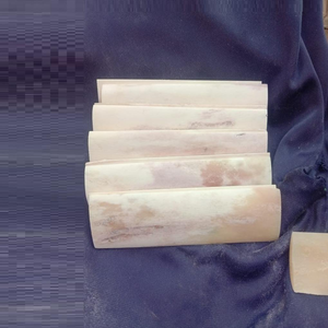 Empuñaduras de Cuchillo Hechas a Mano con Incrustaciones de Hueso Blanco, Duraderas y de Primera Calidad - Product Image 1