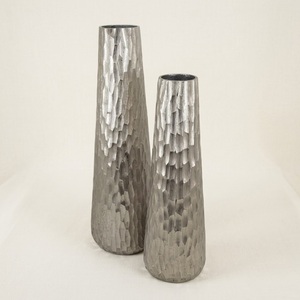 Jarrón de flores modernista plateado, elegante jarrón con borde festoneado para decoración del hogar, centros de mesa y regalo de boda. - Product Image 2