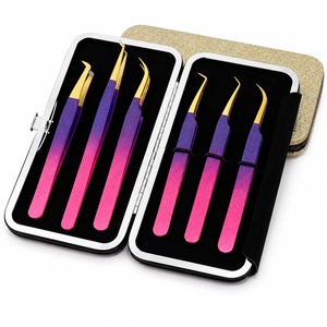 Ensemble de 6 pinces à cils roses et violettes à pointe dorée avec étui, pinces à cils courbées de précision pour l'application de volume - Product Image 3