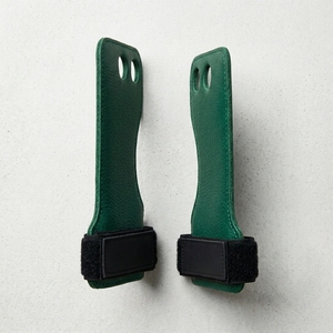 Poignées de gymnastique confortables à 2 trous avec un matériau robuste et un design facile à ajuster. Les poignées de gymnastique à 2 trous aident à améliorer l'entraînement. - Product Image 3