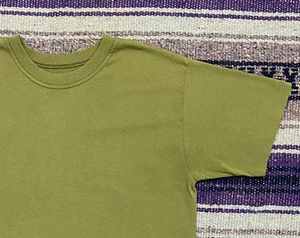T-shirt homme vert olive, col rond, manches courtes, coupe classique, couleur unie, jersey de coton, design uni. - Product Image 2