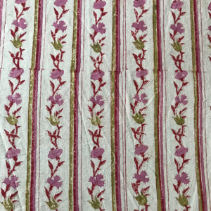 ผ้าฝ้ายพิมพ์ลายด้วยมือ – ลายดอกไม้และลายทาง |   สีชมพู สีแดง และสีเขียวมะกอก |   สิ่งทอทำมือจากอินเดีย - Product Image 3