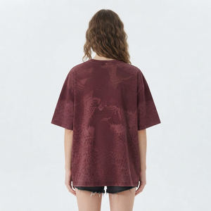 เสื้อยืดโอเวอร์ไซส์ผ้าฝ้ายปักโลโก้สไตล์สตรีทแวร์ น้ำหนักเบา ขายส่งสำหรับผู้หญิง - Product Image 6