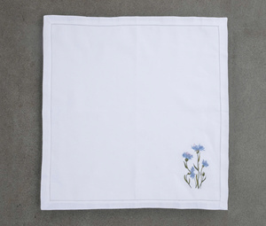 ผ้าลินินที่ทนทานพร้อมลายปักดอกคอร์นฟลาวเวอร์ แรงบันดาลใจจากทุ่งหญ้าในยุโรป ช่วยเพิ่มความโดดเด่นให้โต๊ะอาหารและโอกาสพิเศษ - Product Image 2