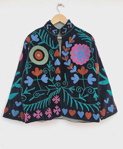 Chaqueta de terciopelo bordada con motivos florales para mujer, hecha a mano, estilo tradicional Suzani, estilo bohemio, abrigo corto de invierno, estilo étnico. - Product Image 1