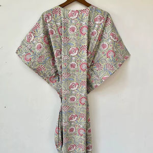 Robe longue kaftan en coton à motifs floraux indiens, parfaite comme tenue de plage ou tenue de nuit confortable pour les mamans - Product Image 1