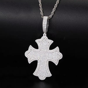 Pendentif Croix Luxe Entièrement Sertie de Moissanite Blanche, Collier Bling Style Hip Hop - Product Image 3