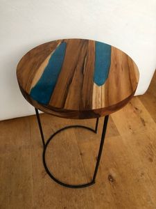 Table d'appoint de salon de qualité supérieure, personnalisable, en bois et résine, pour la décoration de la maison et des hôtels, à prix de gros, en provenance d'Inde. - Product Image 3