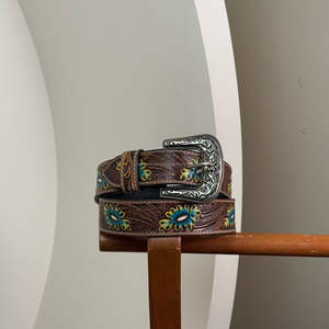 Cinturones de cuero de venta directa de fábrica Cinturones de cuero mecanizados a mano de diseñador para hombres y mujeres Cinturones de cuero de vaca ajustables personalizados - Product Image 4