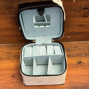 Wholesale Large Travel Jewelry Boxes for Women Girls Hand Tooled Leather Jewelry Organizer Portable Rings Earrings Storage Cases - Product Image 6