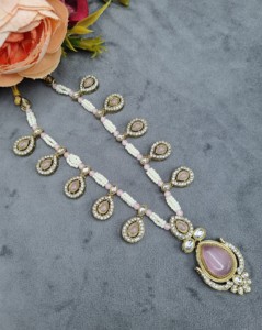 Collier de perles en forme de goutte d'eau avec boucles d'oreilles assorties et mangtika, bijoux de créateur, collection ethnique pour fêtes. - Product Image 5
