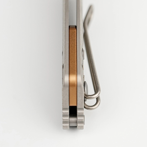 Couteaux de poche pliants avec lame Tanto argentée, manche en métal à motif craquelé, bouton de pouce et verrou coulissant pour la découpe utilitaire en extérieur - Product Image 4