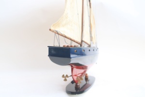 Modèle de voilier en bois peint à la main Bluenose II - Yacht canadien - Cadeau d'affaires et décoration intérieure haut de gamme Feng Shui - Product Image 4