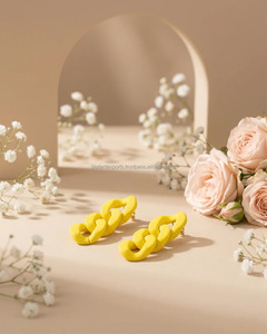 Pendientes de Resina Pulida Hechos a Mano de Blatant Exports para Mujeres y Niñas, Joyería de Moda para Bodas de Uttar Pradesh - Product Image 3