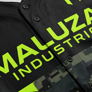 Uniforme Deportivo Personalizado para Equipo de Béisbol, Camuflaje Digital Verde Neón y Negro, Secado Rápido, Estilo Urbano, MALUZA INDUSTRIES - Product Image 5