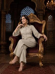 Conjunto de Camisa de Lino Beige y Pantalones Palazzo para Mujer, Estilo Étnico de India y Pakistán, Corte Holgado, Largo Regular, para Todas las Temporadas - Product Image 2