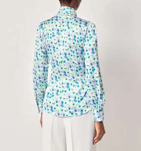 Blusa de Mujer con Cuello de Camisa y Lazo, Estampado Floral Tejido en Azul y Verde, Manga Larga - Product Image 3
