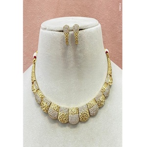 Ensemble collier et boucles d'oreilles en laiton plaqué or royal avec moissanite pour femme, tendance, cadeau de mariage, à porter pour les fêtes - Product Image 2