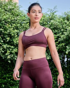 Sujetador deportivo Dare de doble correa para mujer Invincible - Product Image 5